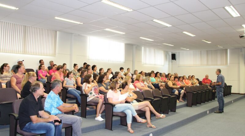 Reunião com servidores da Educação