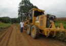 Prefeito vistoria obras no município