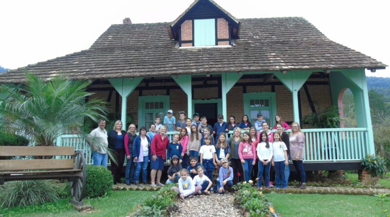 Alunos visitam a Casa do Imigrante