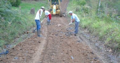 Setor de Obras trabalhando na localidade de Gavião